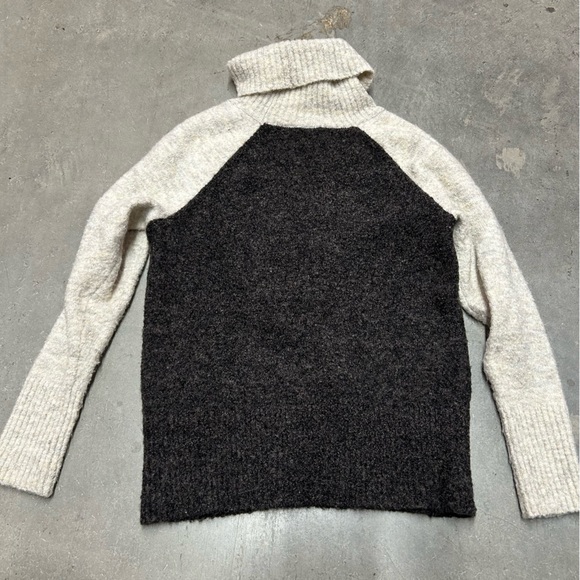 L.L. Bean Mohair Merino Wool Mountain Lake Turtleneck Sweater S - Picture 2 of 4